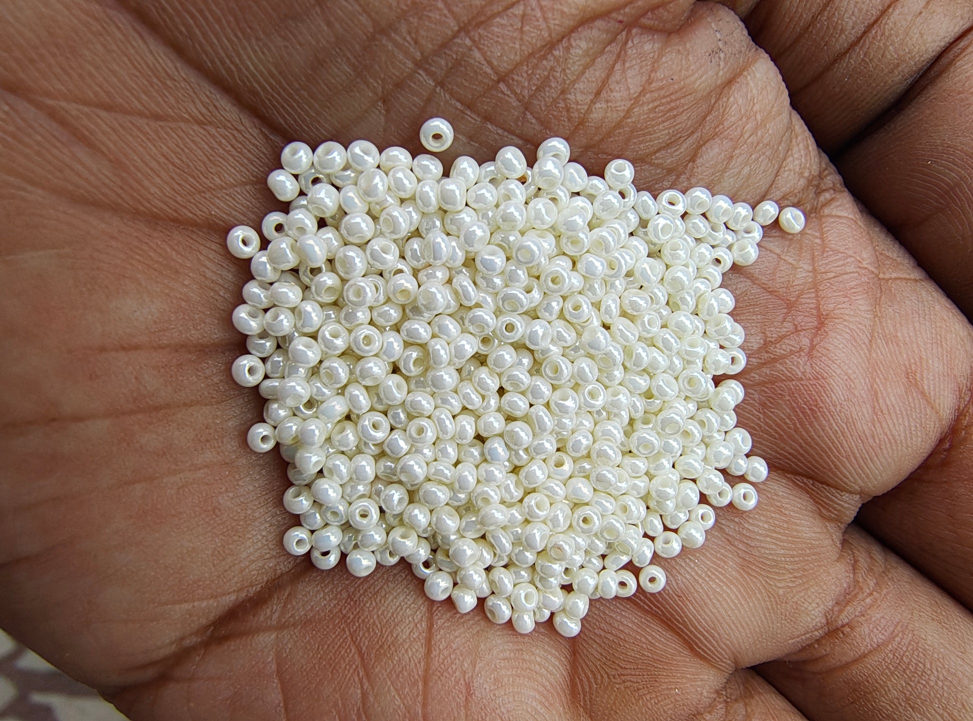 1.5mm seedbeads white/ off-white