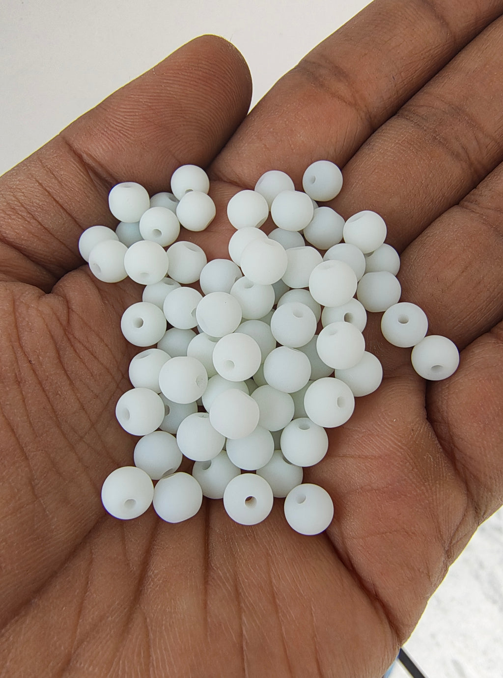 6mm black/ white matt glass beads