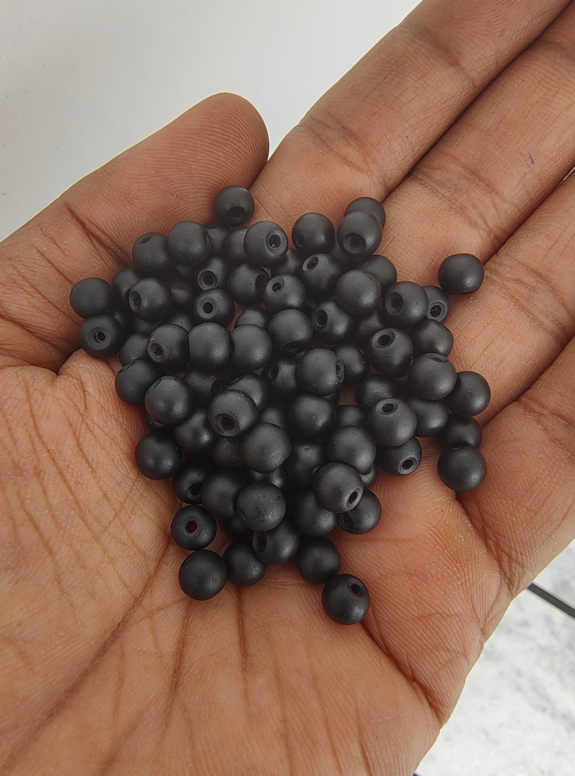 6mm black/ white matt glass beads