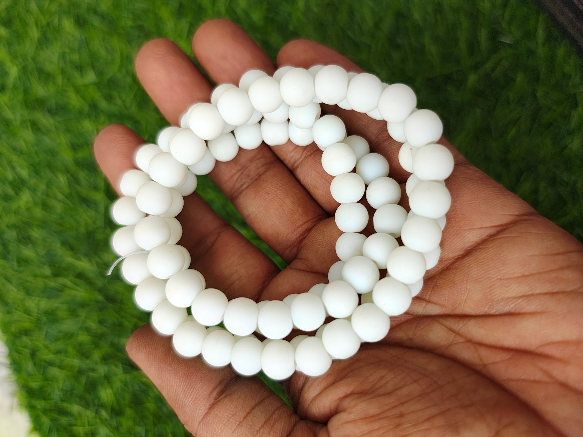 8mm black/white matt glass beads