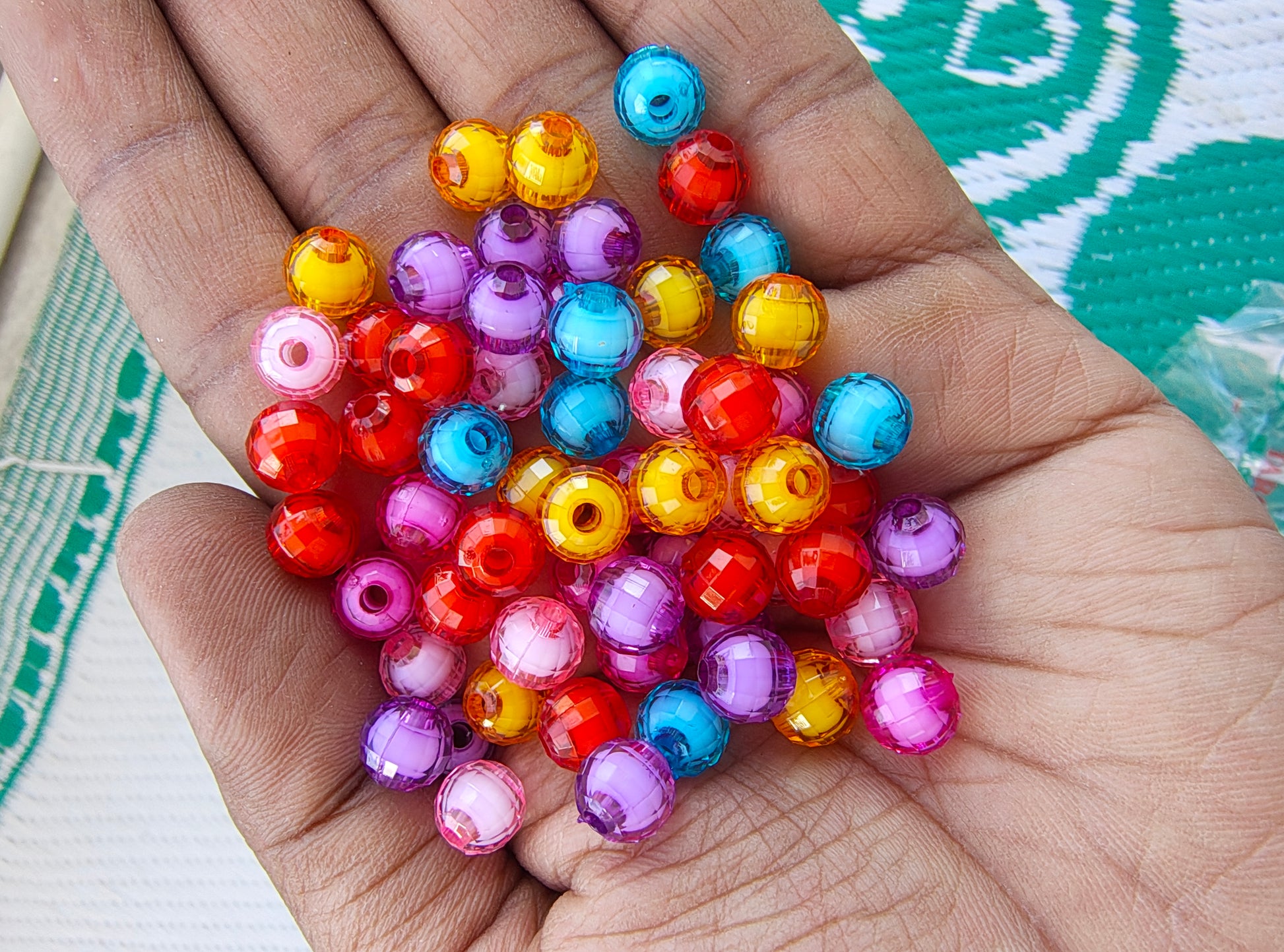 Round shape dualtone acrylic crystal beads