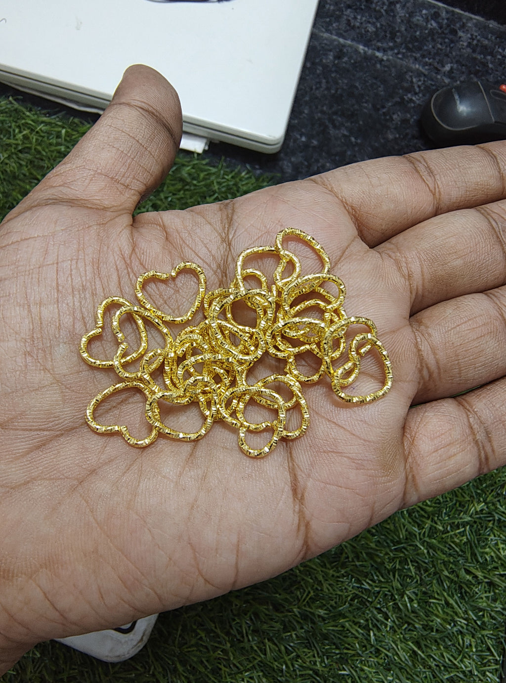 Heart shape stone cut jumpring