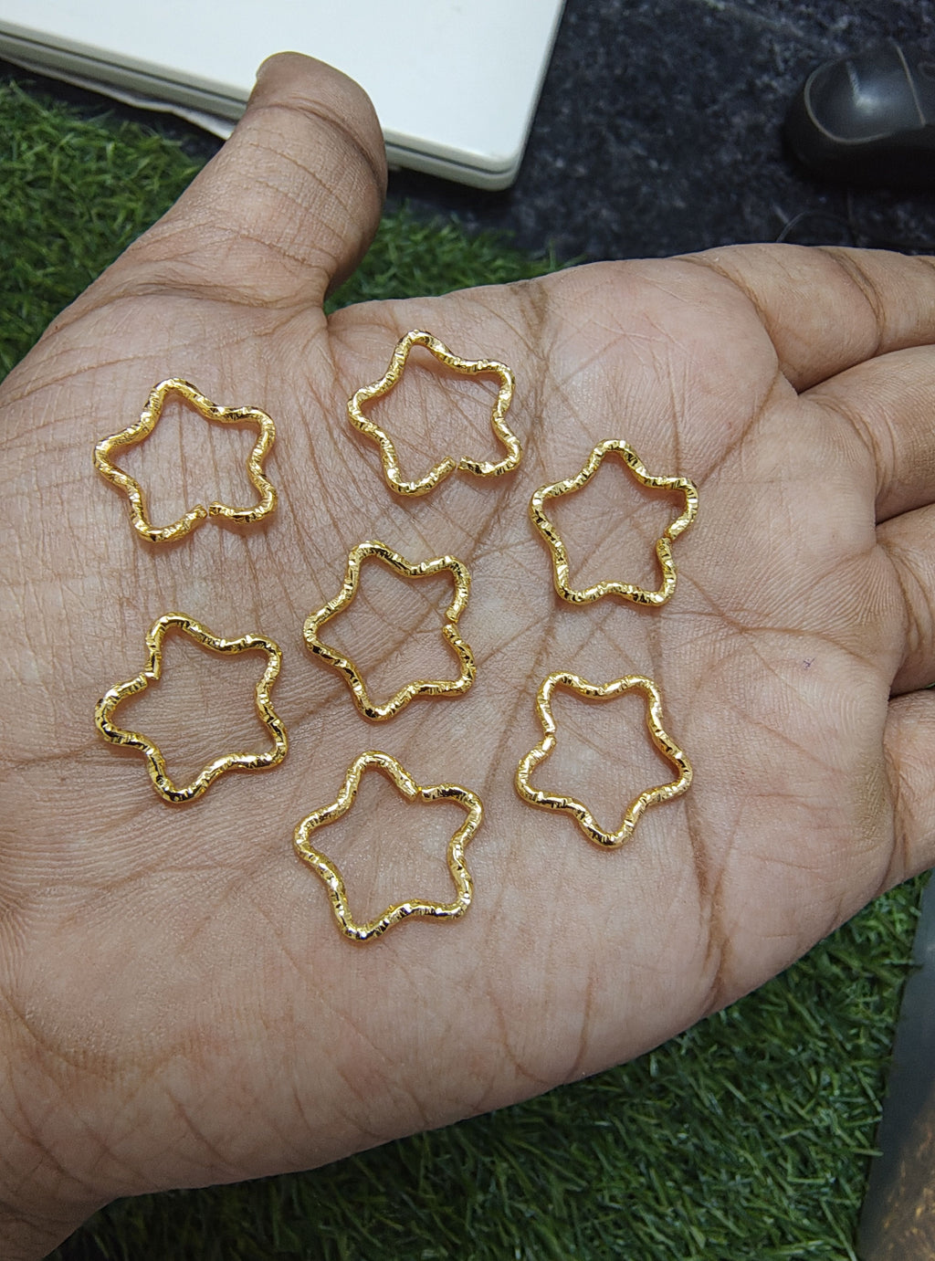 Star shape stone cut jumpring