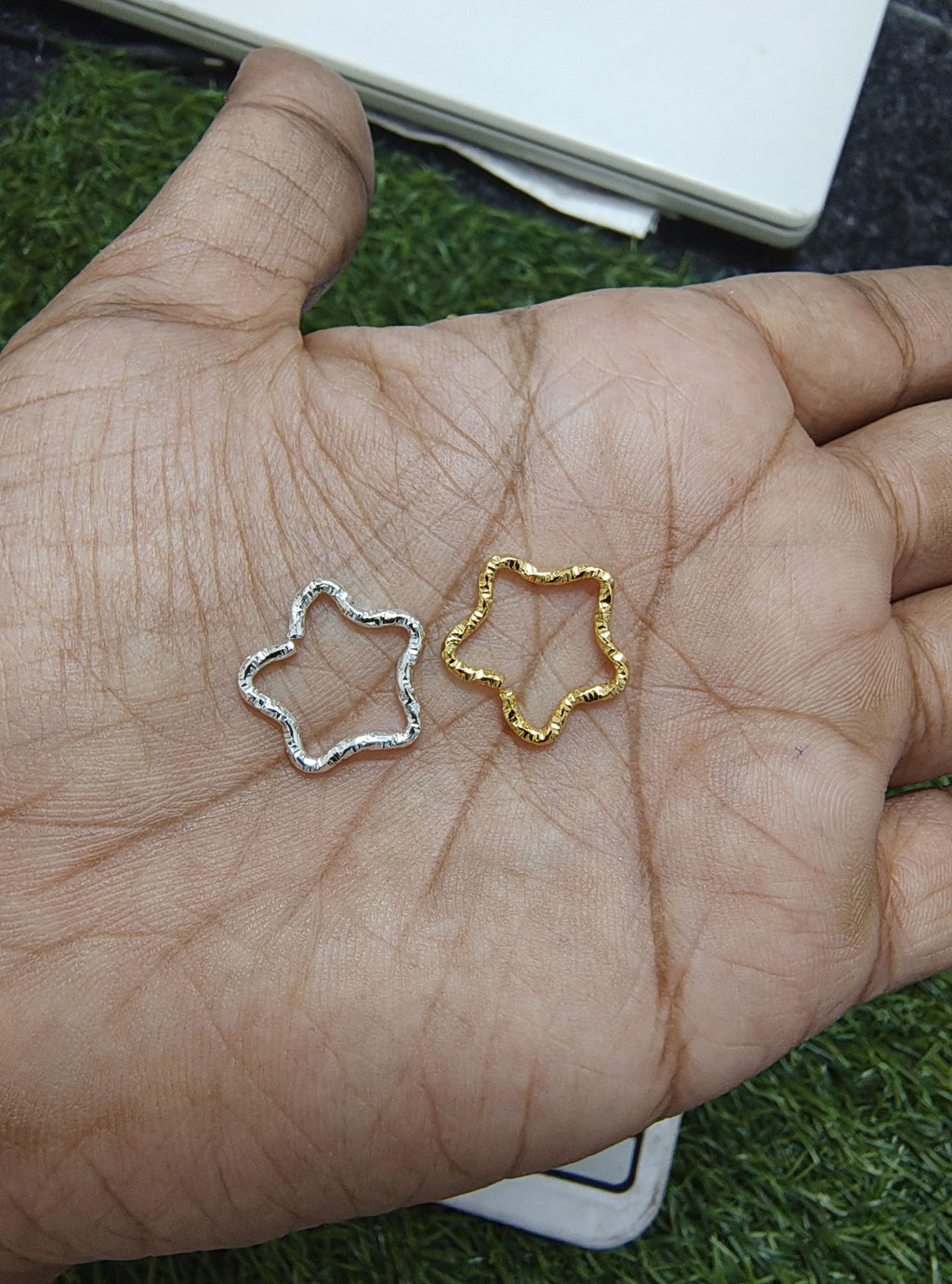 Star shape stone cut jumpring