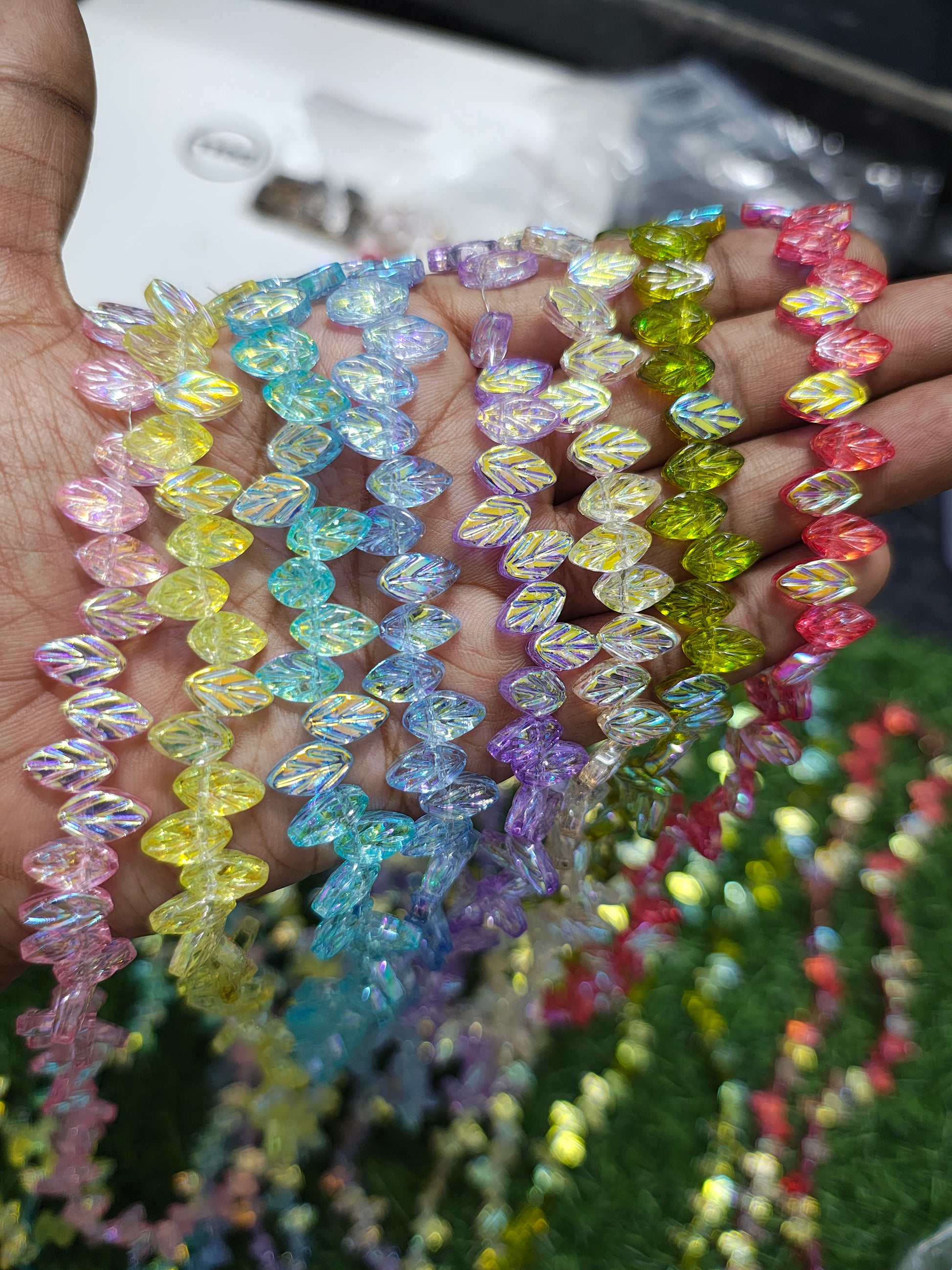 Glass leaf beads