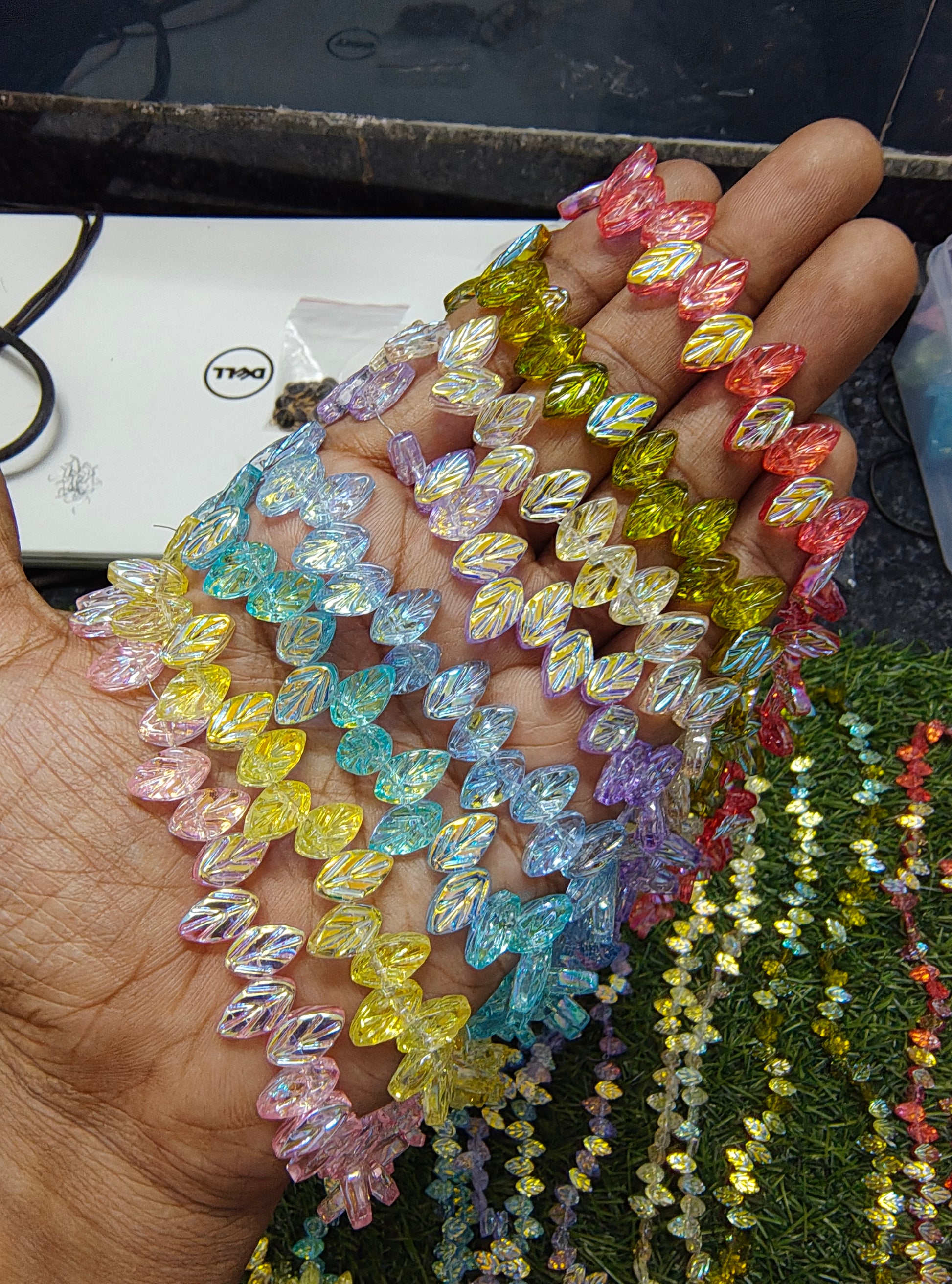Glass leaf beads