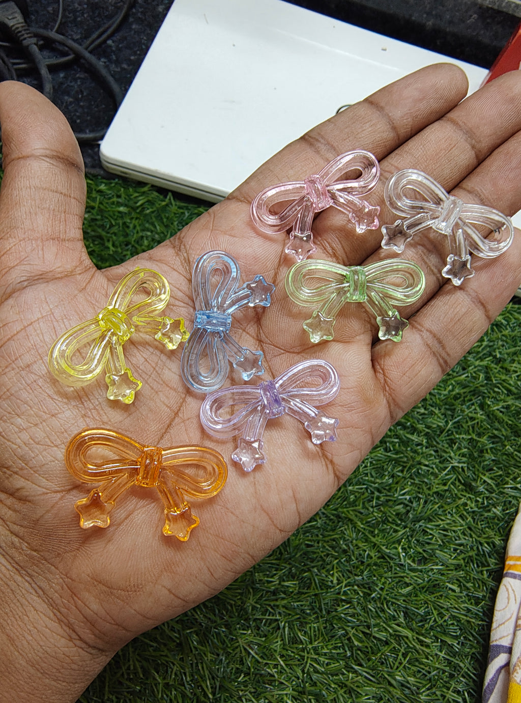 Mix colour acrylic bow beads 112