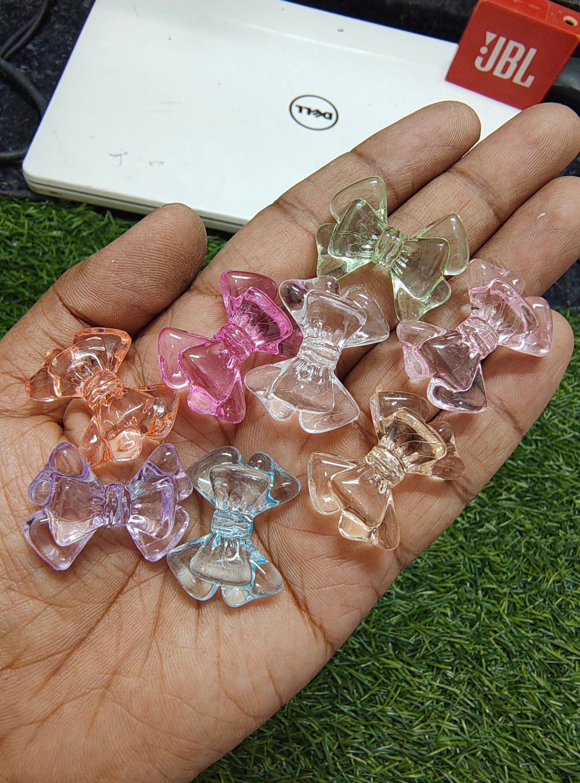Mix colour acrylic bow beads 110