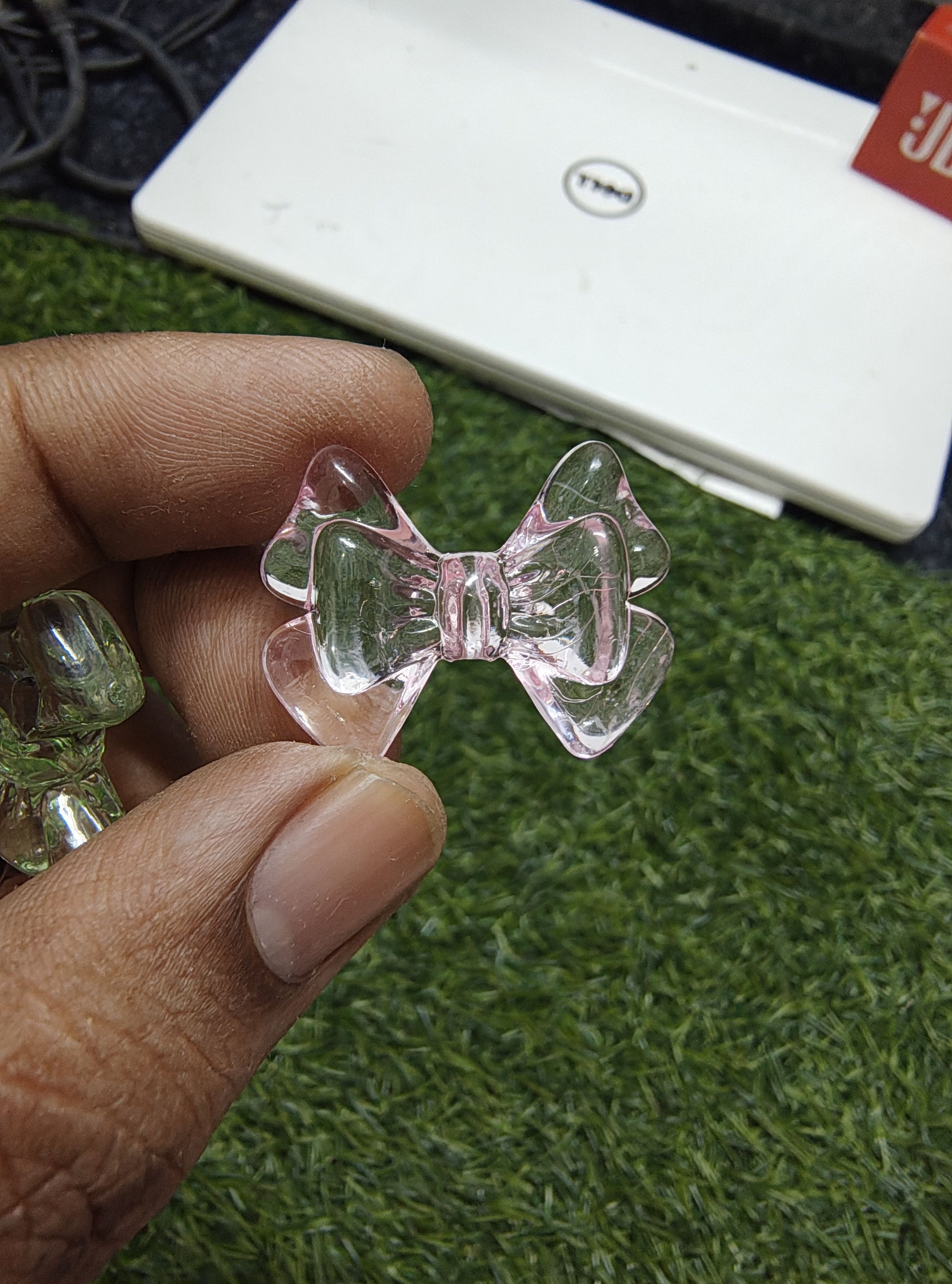 Mix colour acrylic bow beads 110