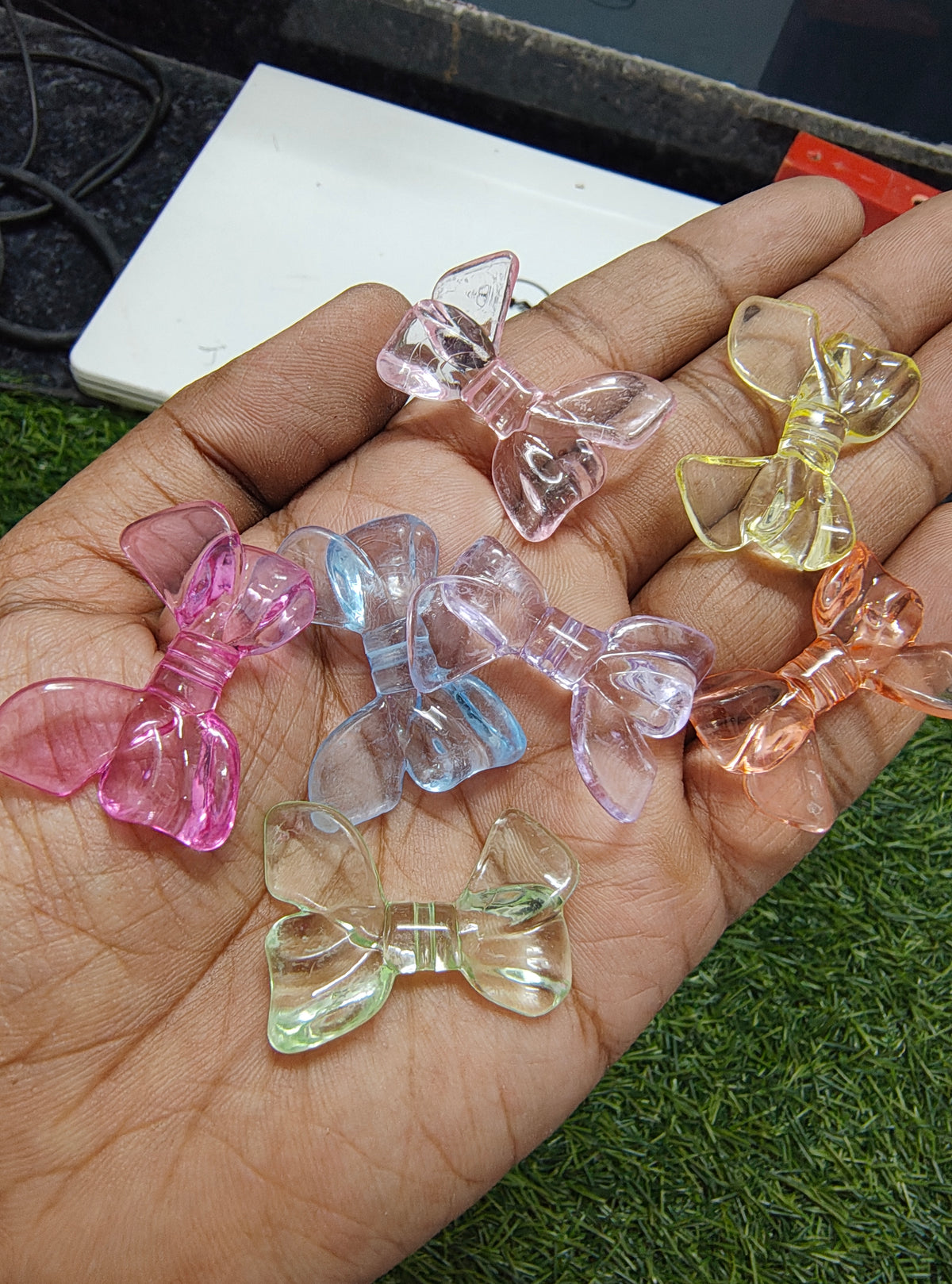 Mix colour acrylic bow beads 109 (AB2044)
