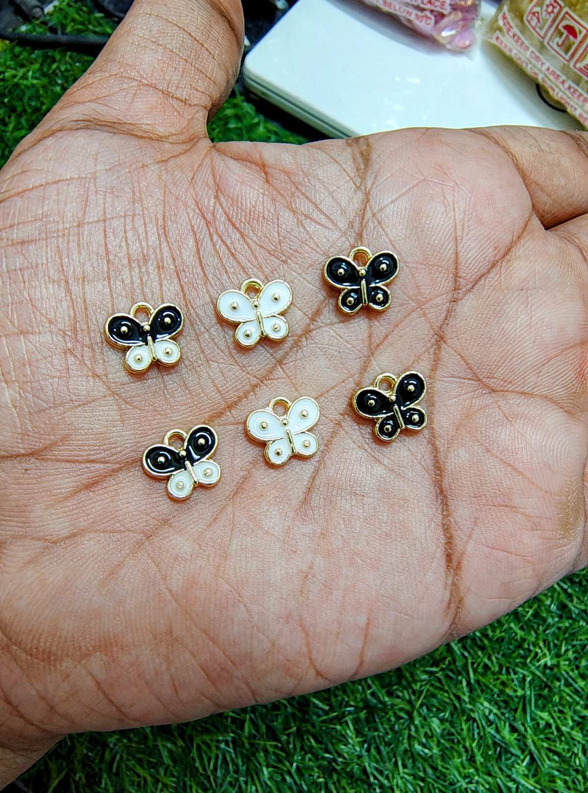 Smallest butterfly charm ( EC1010 )