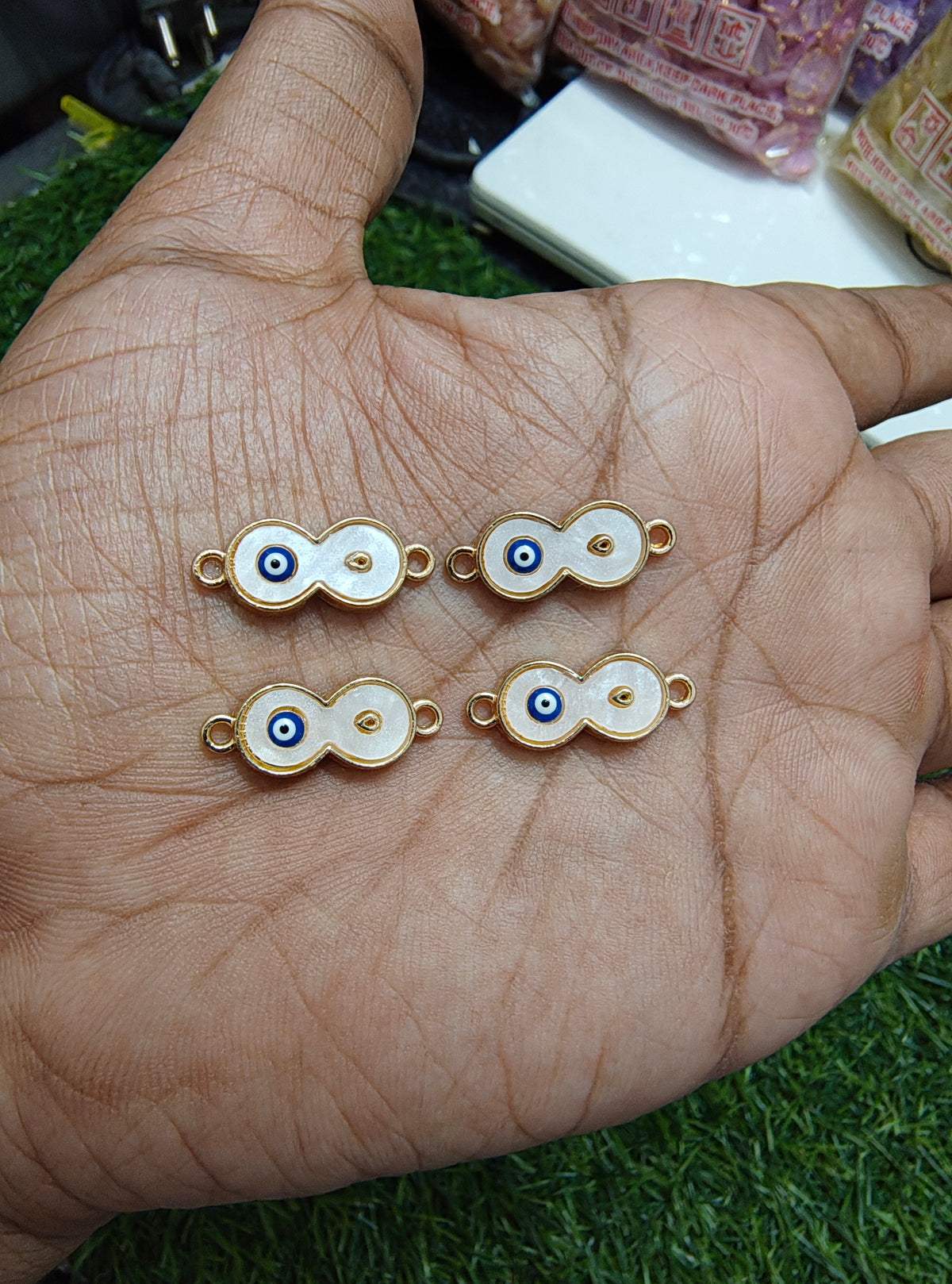 White infinity charm ( RC3002 )