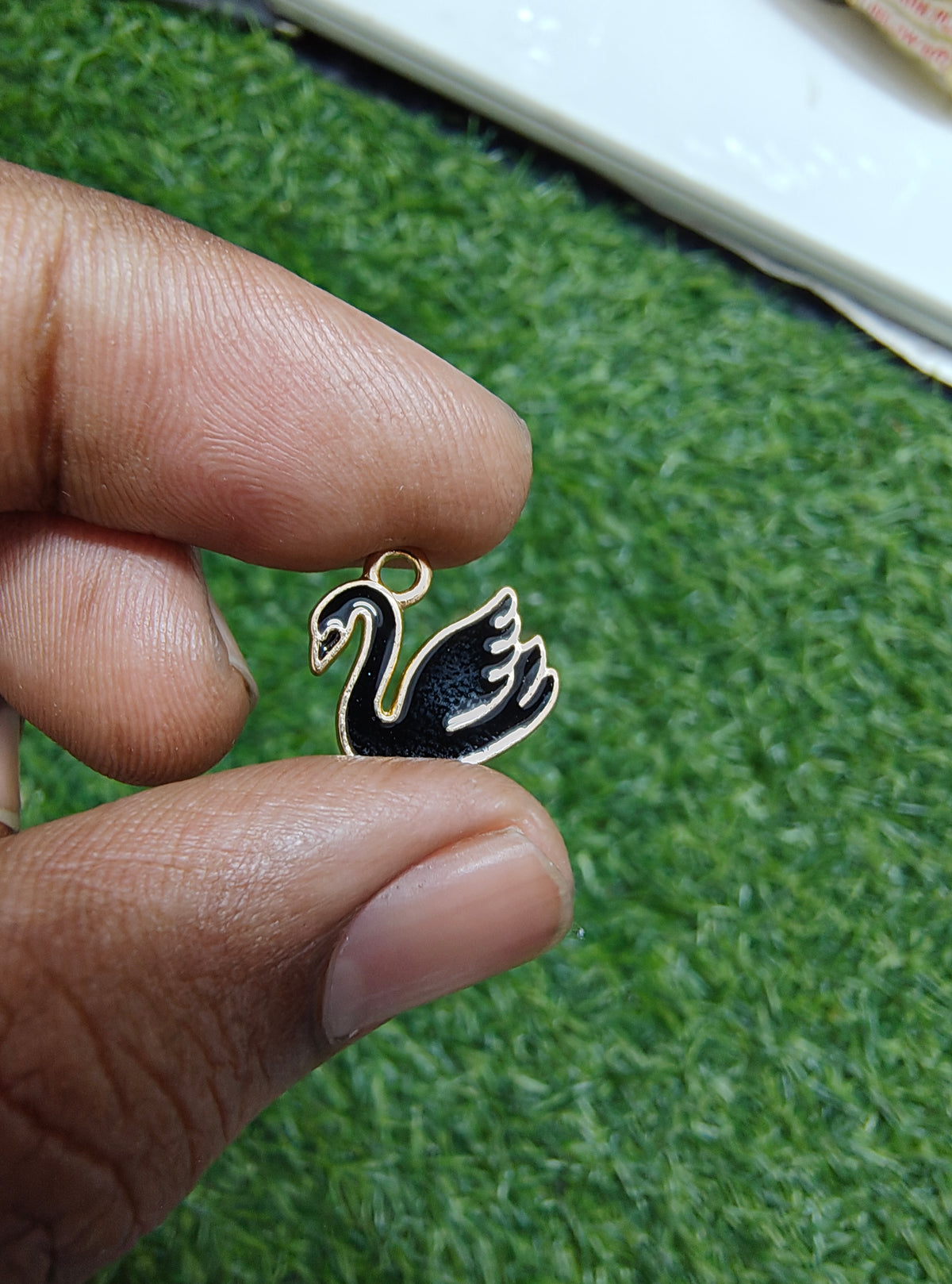 Swan enamal charm ( EC1017 )