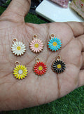 Medium size daisy enamal charm ( EC1019 )