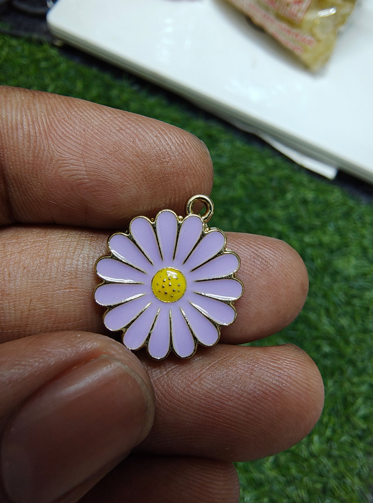 Daisy charm 1 st quality ( EC1026 )