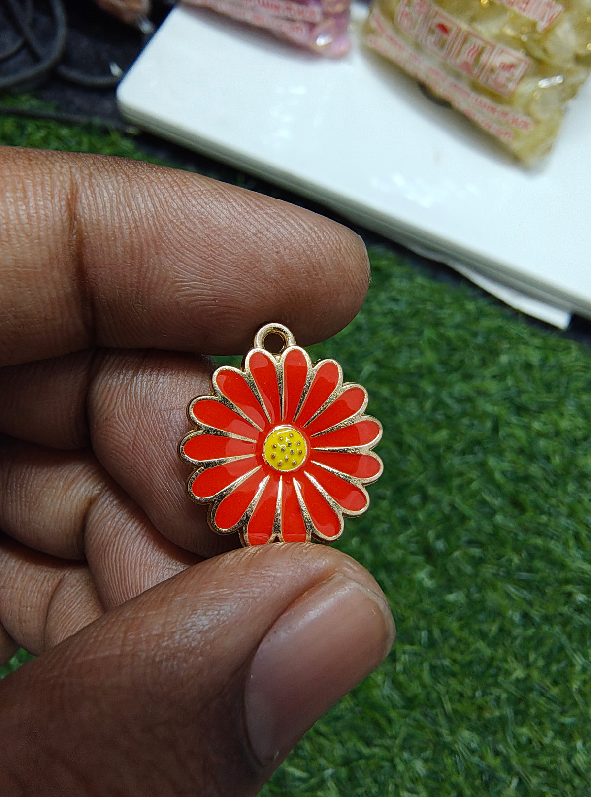 Daisy charm 2 nd quality ( EC1027 )