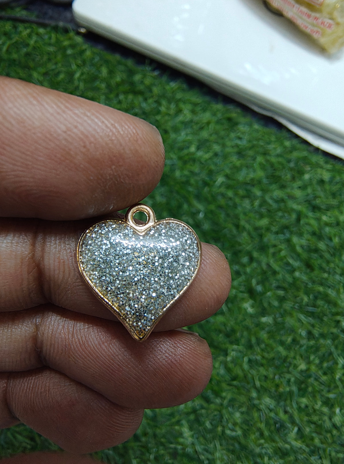 Glittery heart charm ( EC1033 )