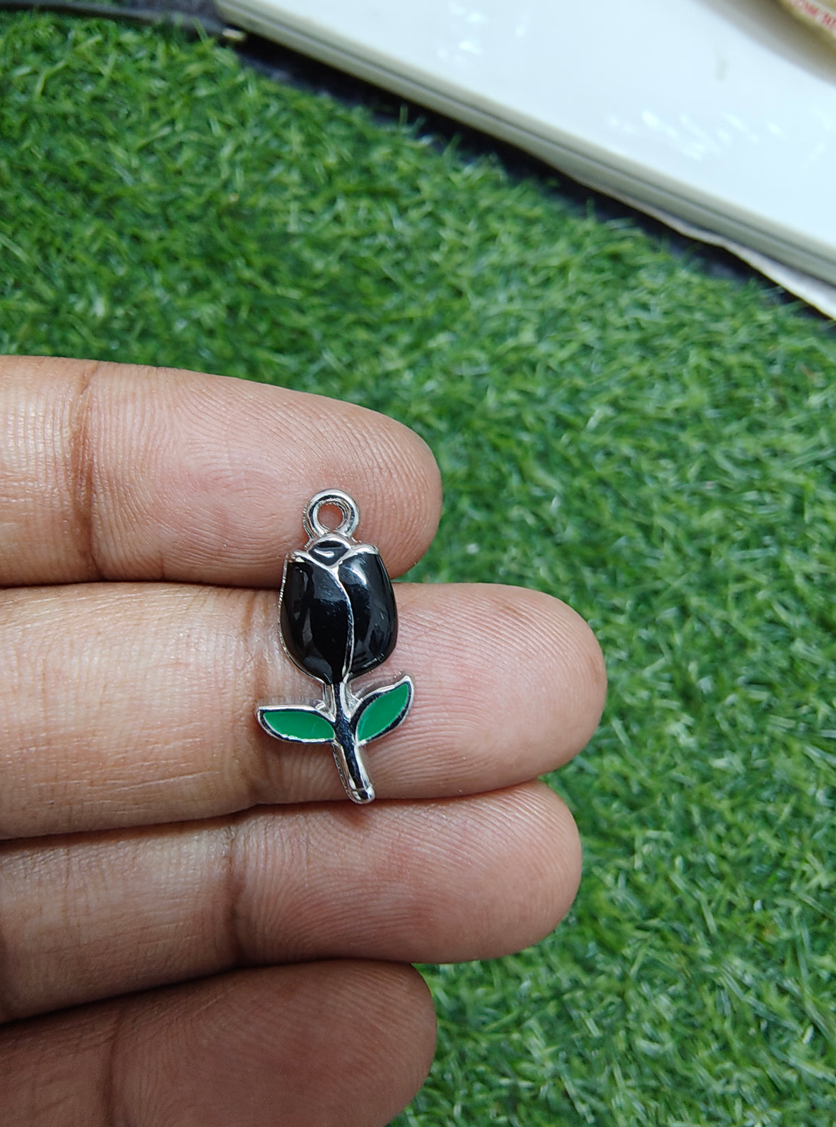 Tulip enamal charm ( EC1034 )