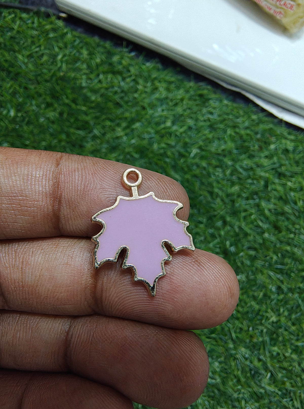 Plain big leaf enamal charm ( EC1035 )