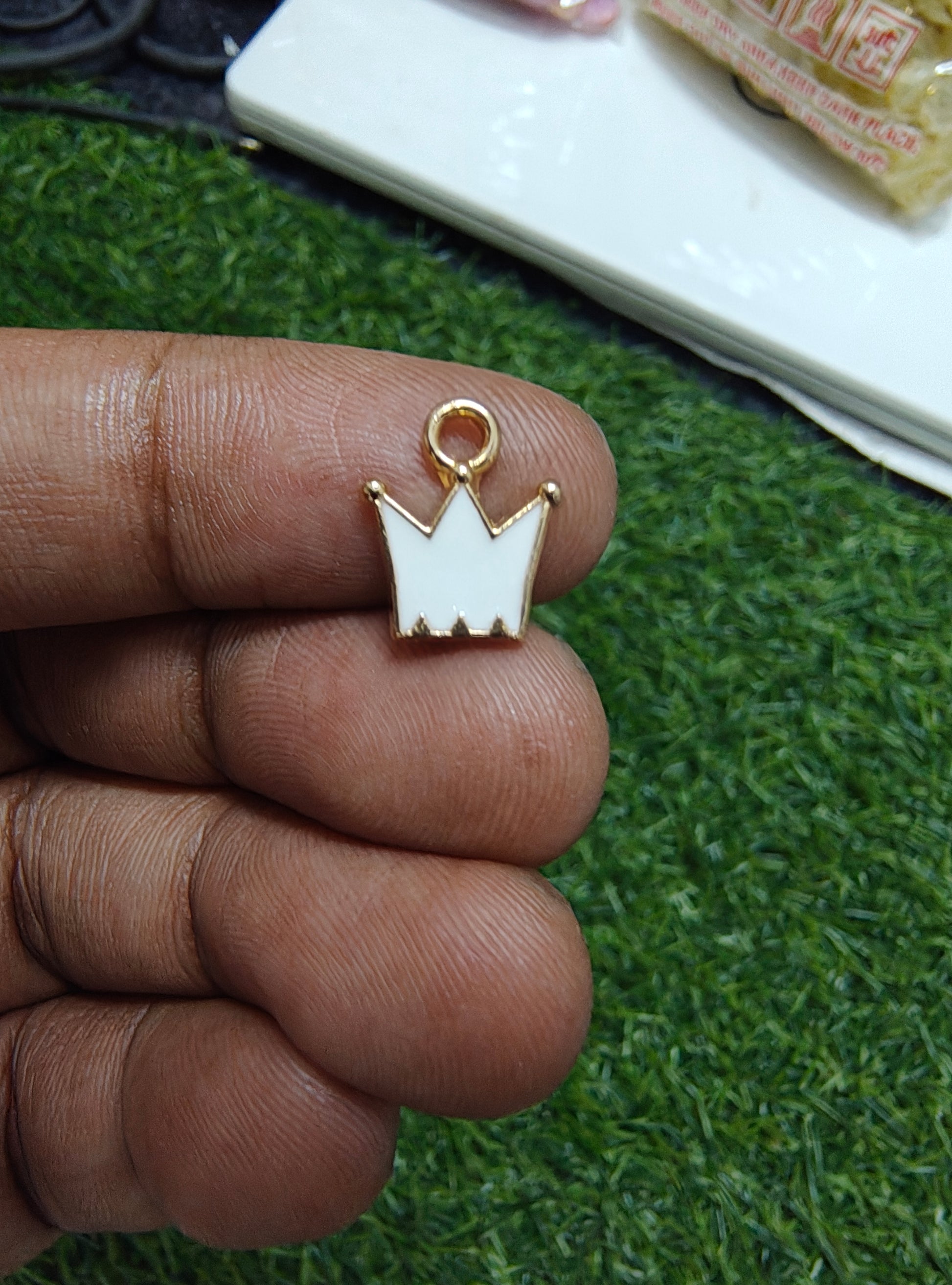 Crown enamal charm