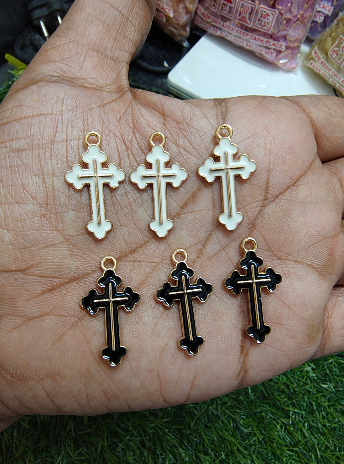 Design enamal cross charm ( EC1038 )