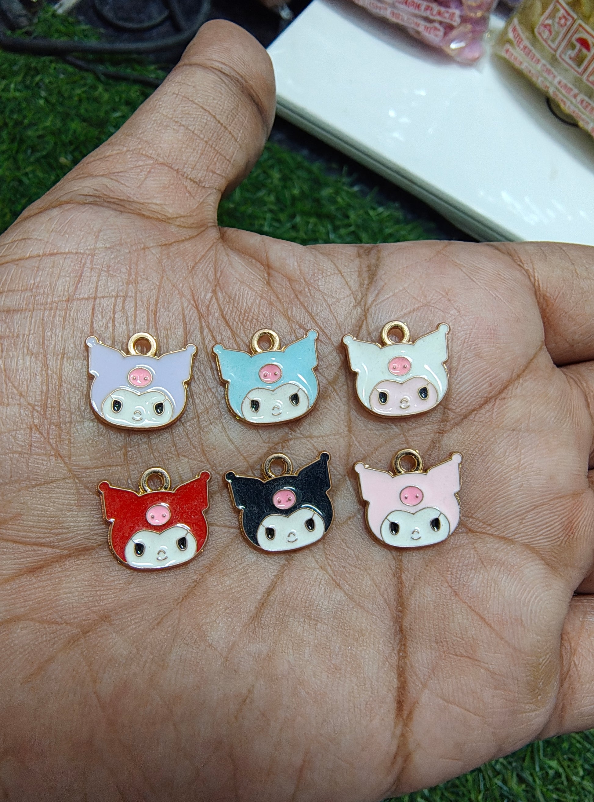 Hello kitty enamal charm