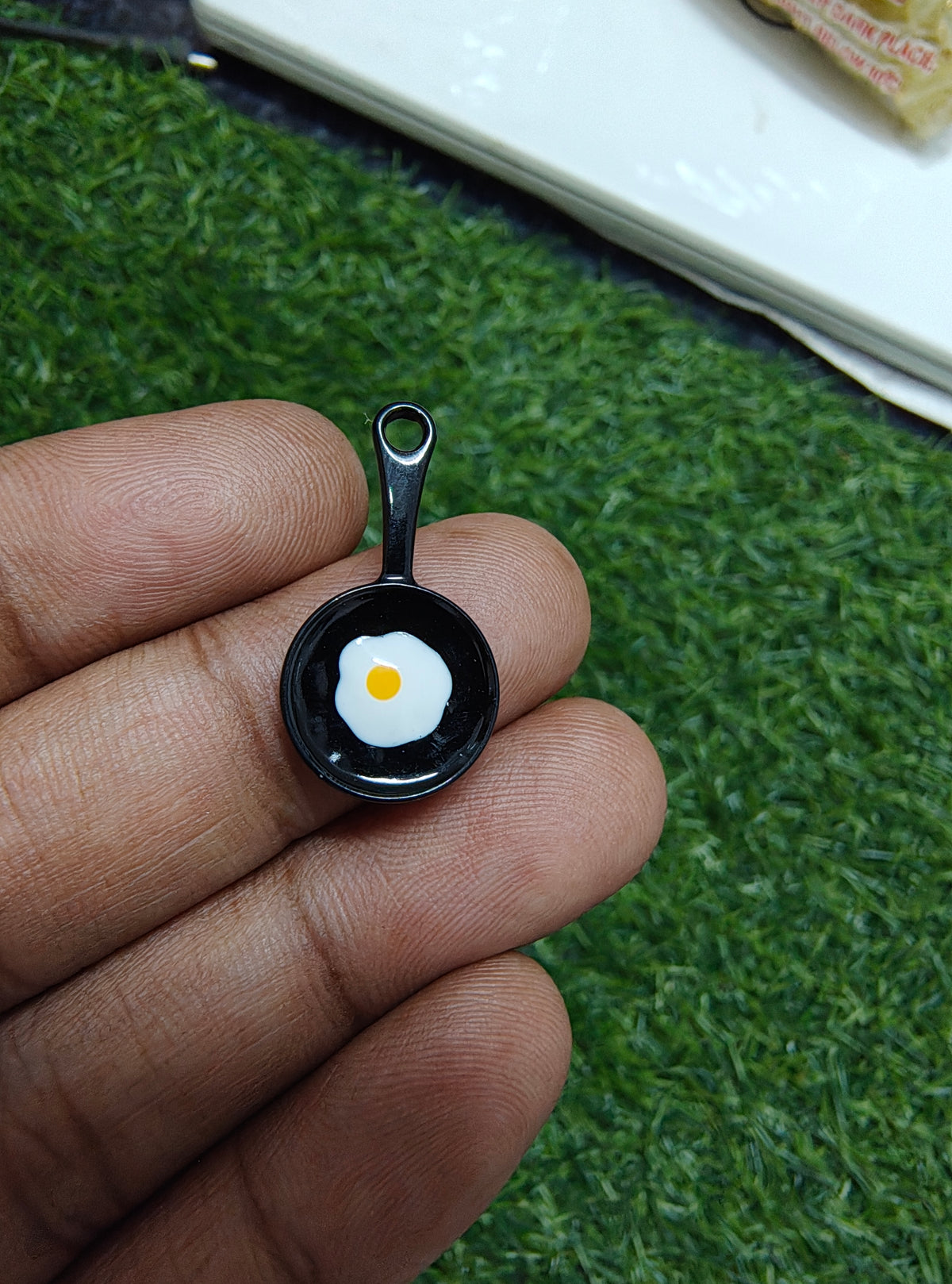 Fry pan charm ( EC1050 )