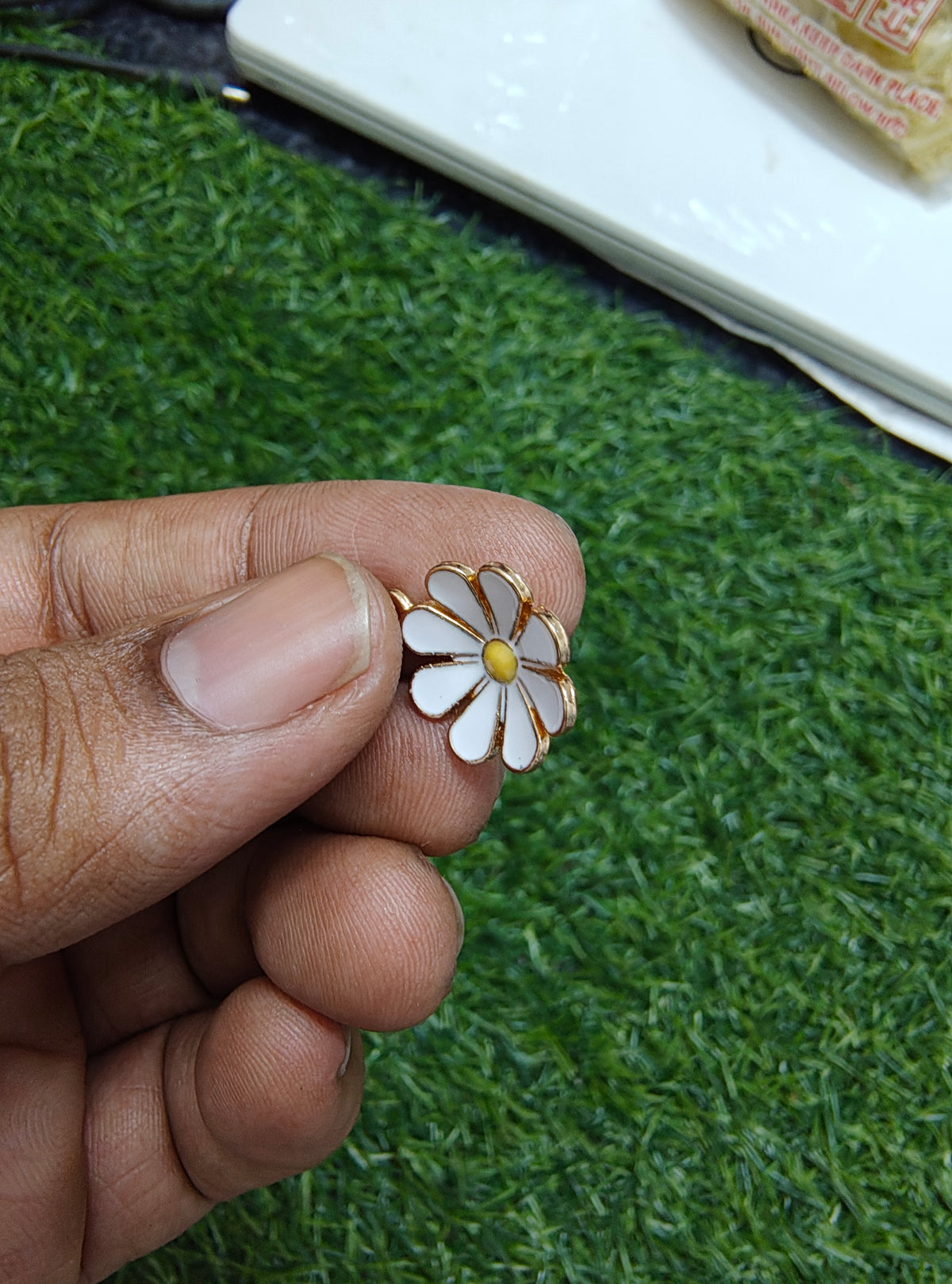 Curved flower enamal charm ( EC1053 )