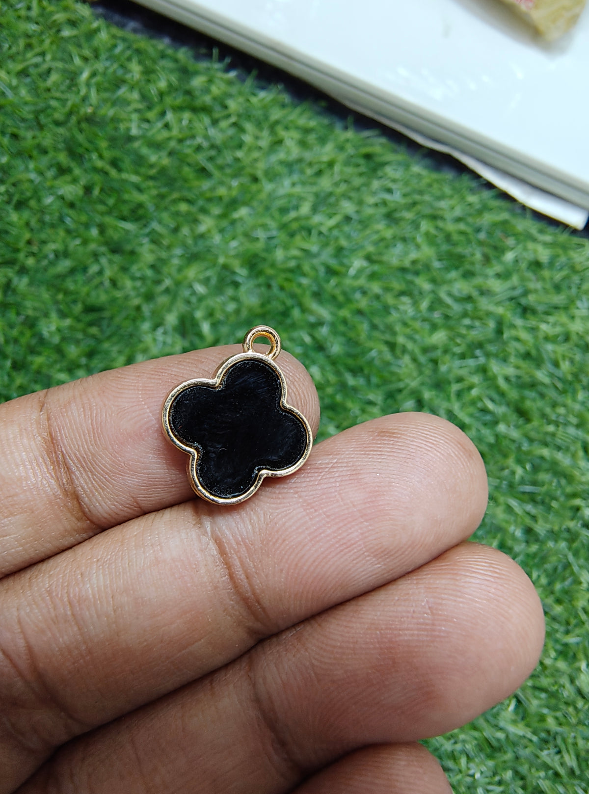 Quatrefoil charm ( EC1054 )