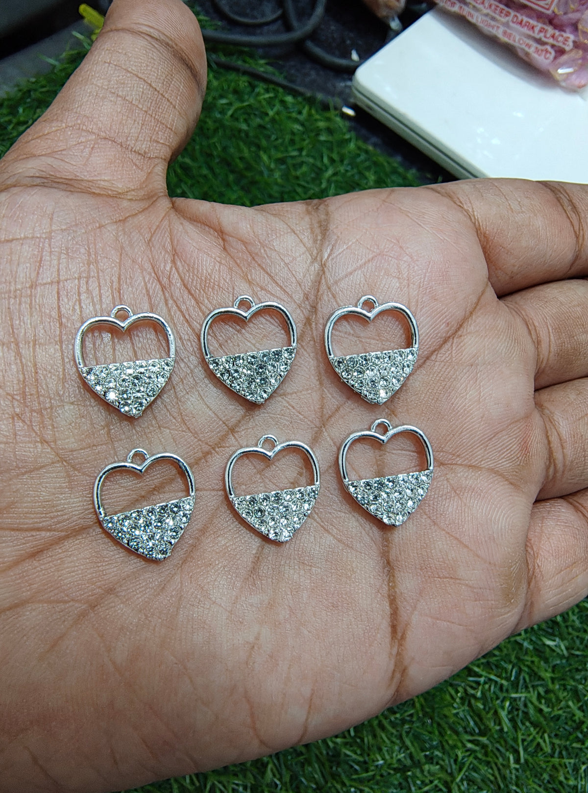 Half filll heart shape stone charm ( PC2005 )