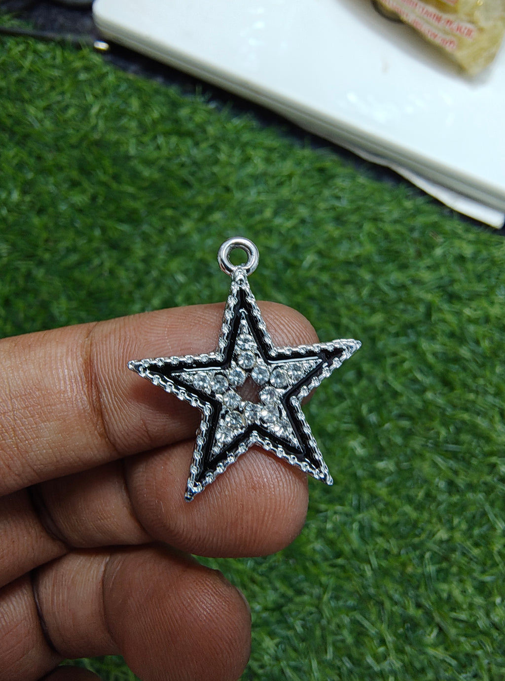 Big stone star with black outline