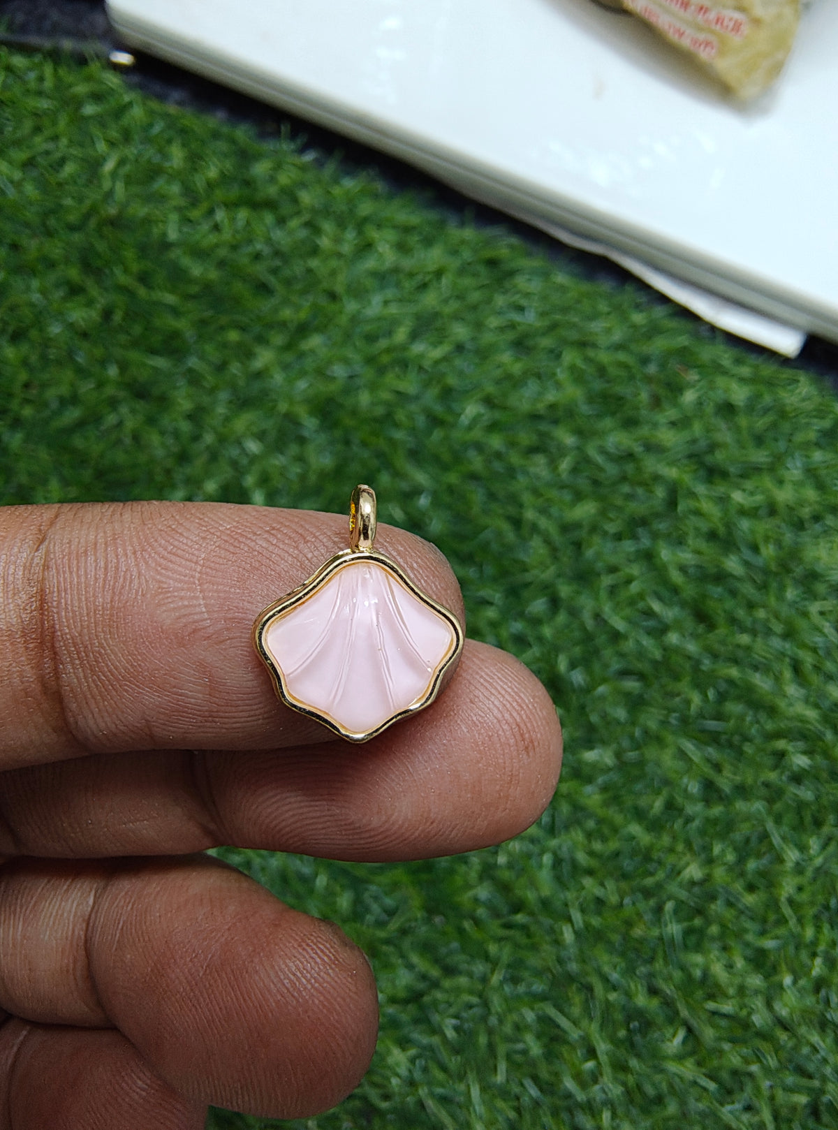 Premium quality shell charm ( PC2008)