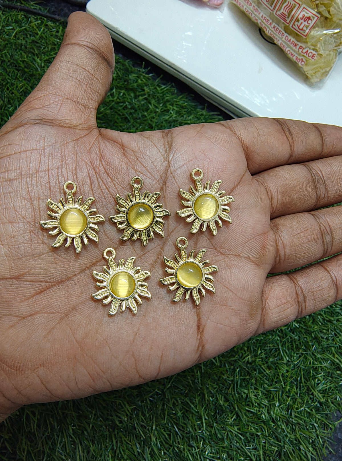 Sun stone charm ( PC2012)