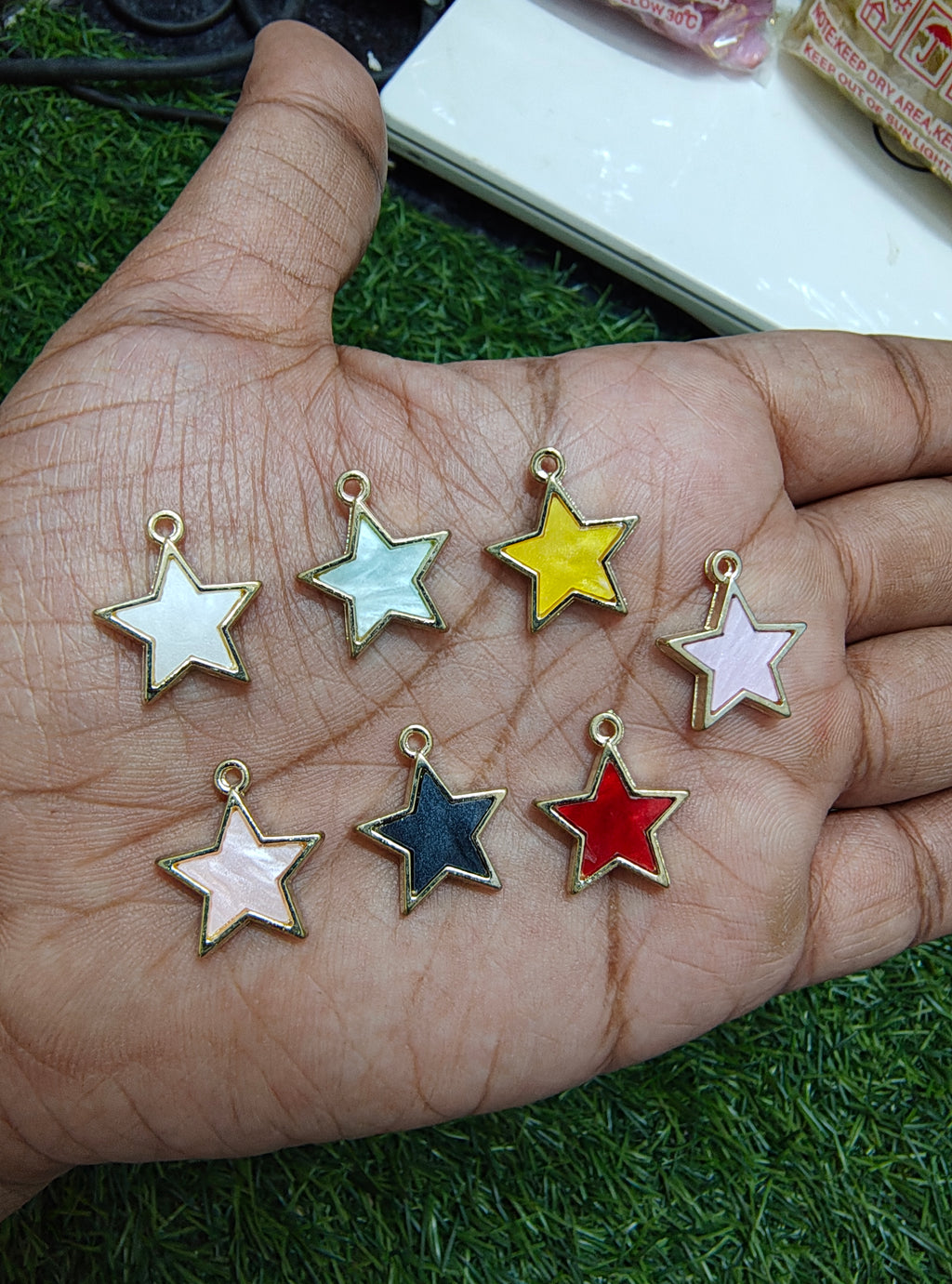 Star enamal charm with dotted border