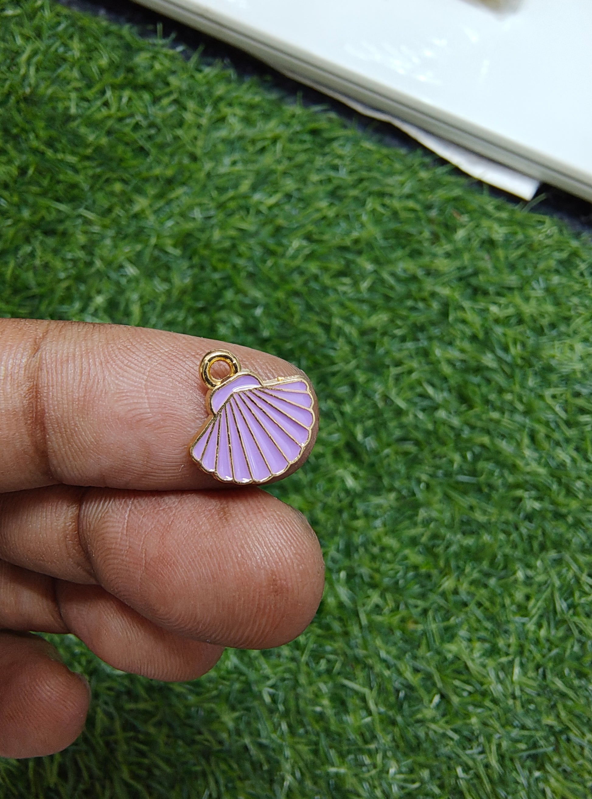 Shell enamal charm