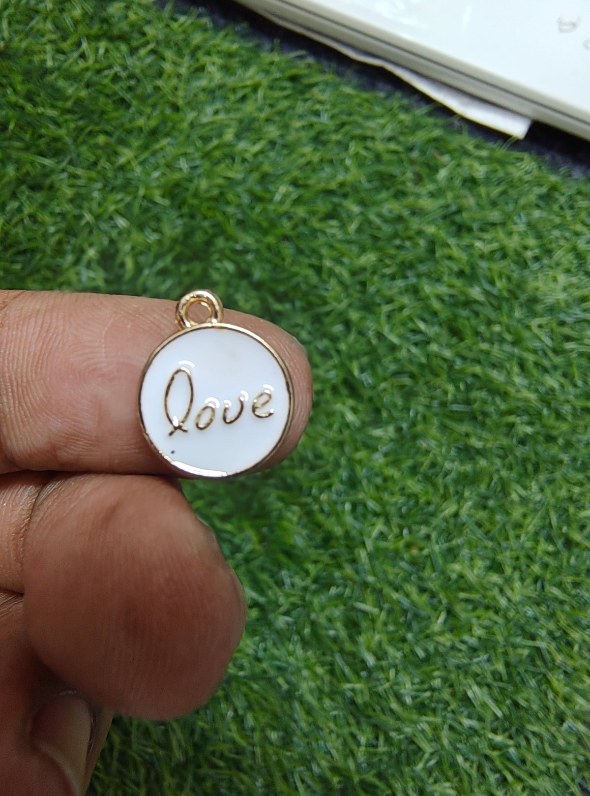 Love enamal charm ( EC1070 )