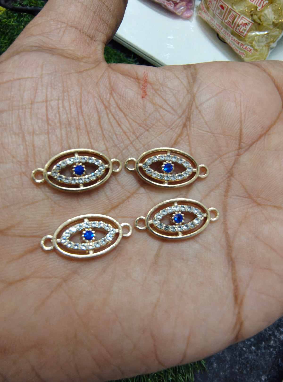 Dark blue eye stone eye charm connector ( RC3021 )