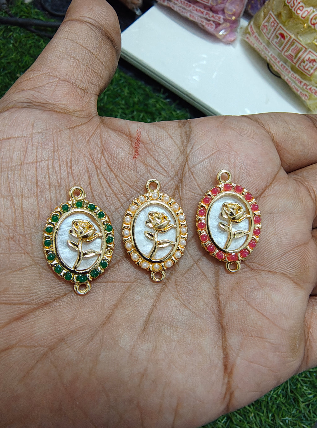 Rose with beads rakhi connector