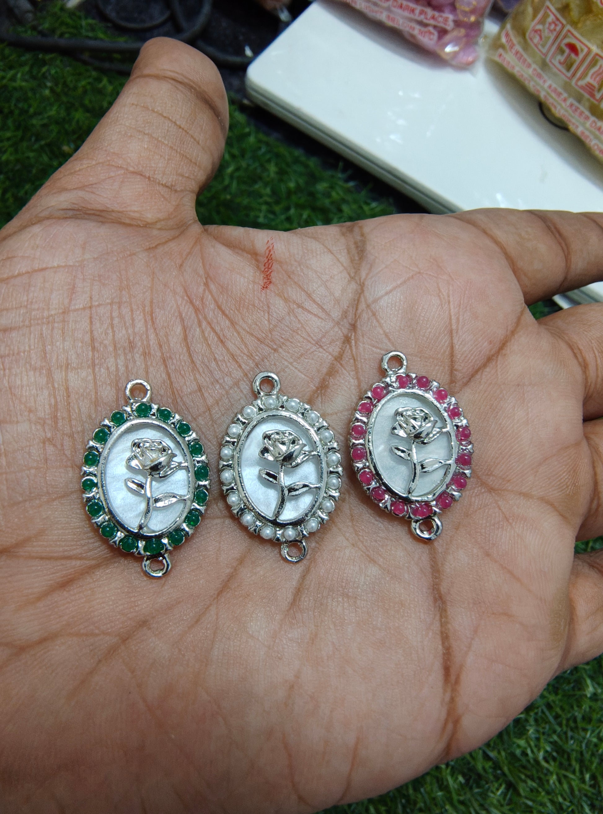 Rose with beads rakhi connector