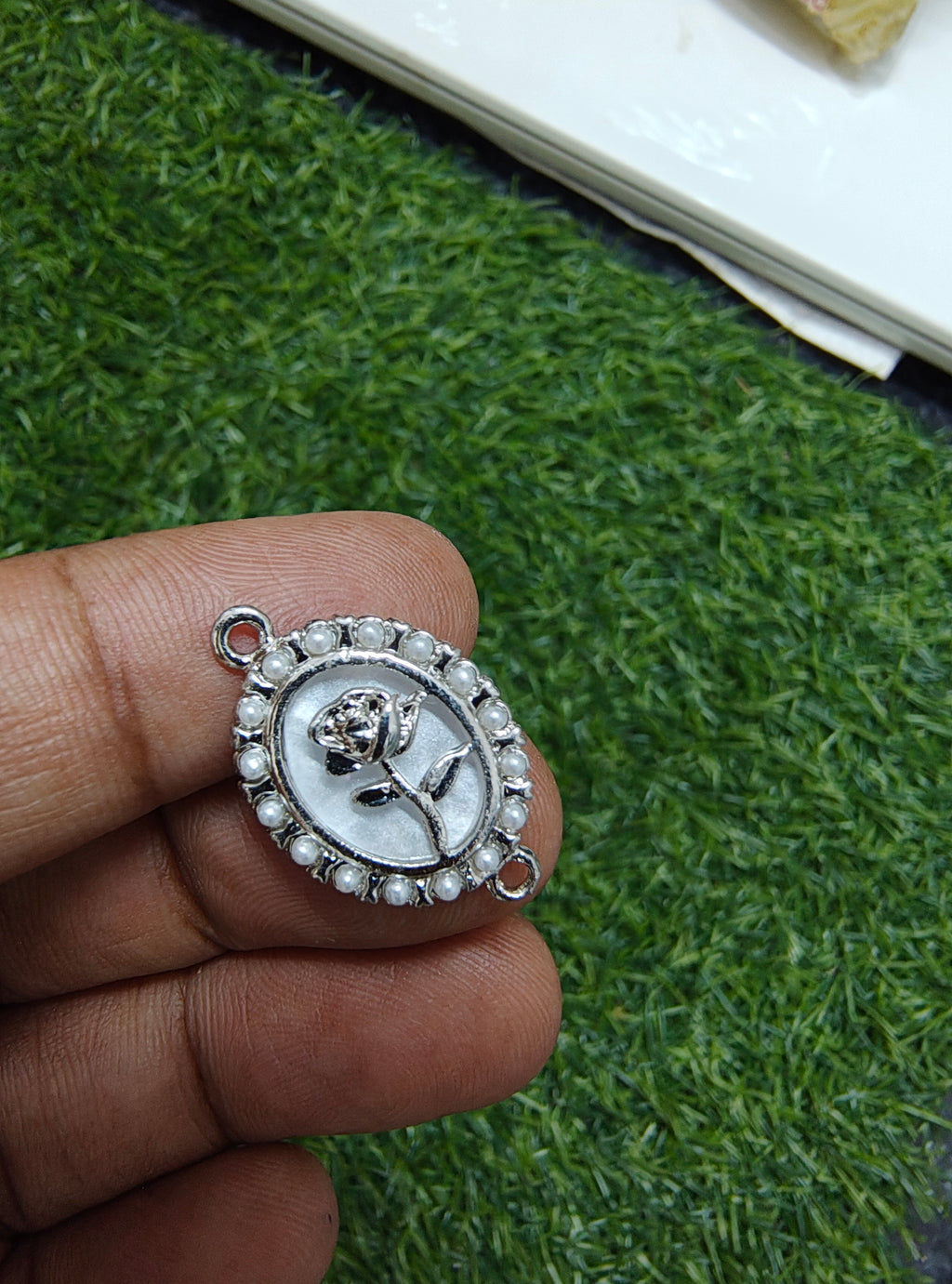 Rose with beads rakhi connector