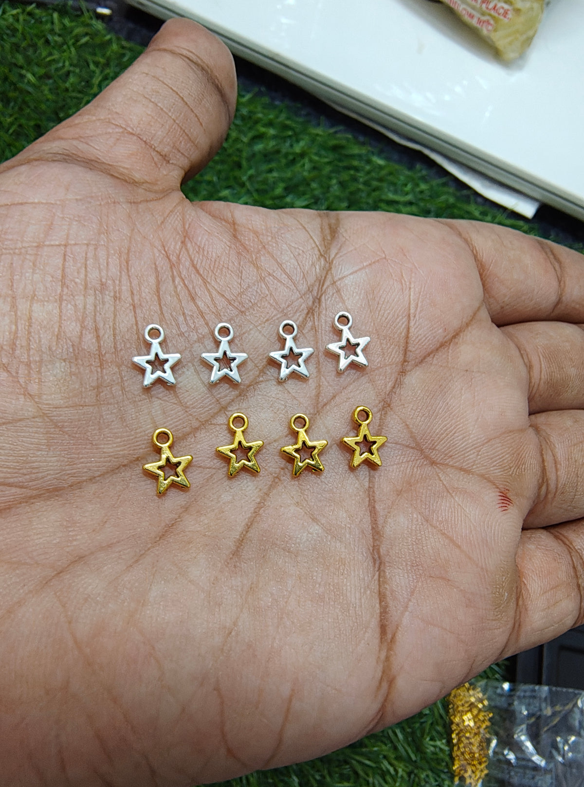 Small metal star charm ( MTC7018 )