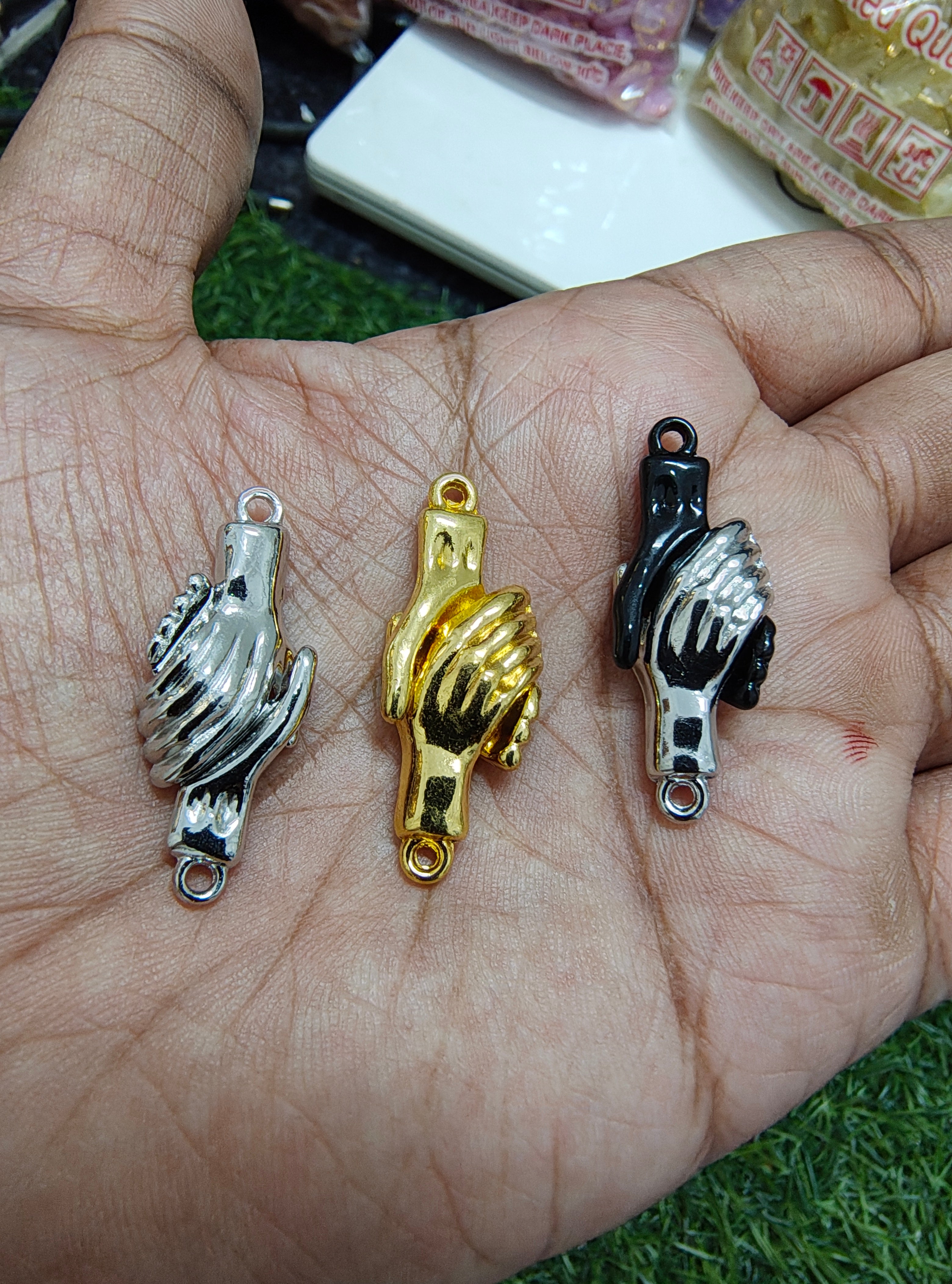 Hand magnet charm ( 3DC1008 )