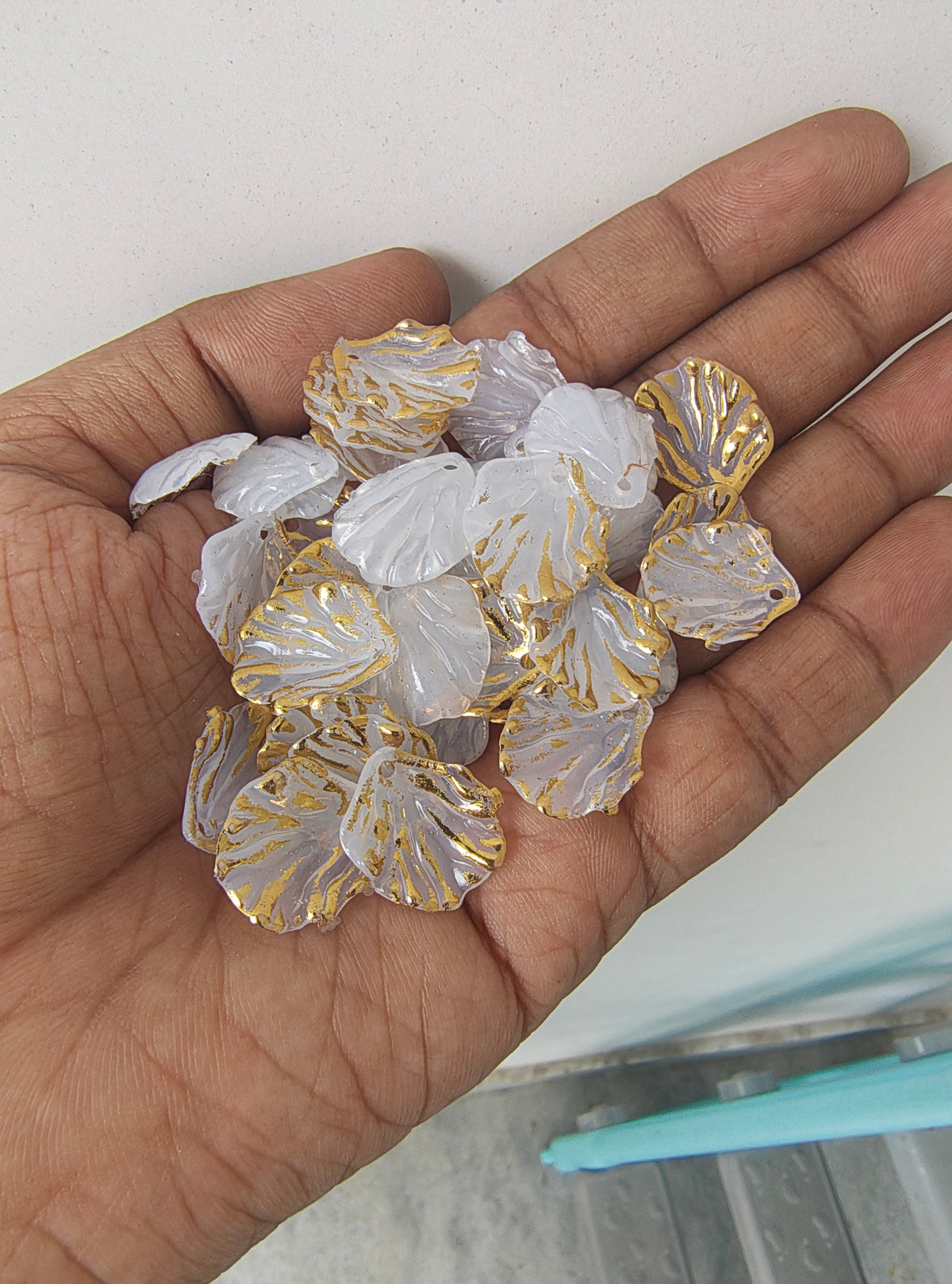 Acrylic white broad leaf beads (AB2069)