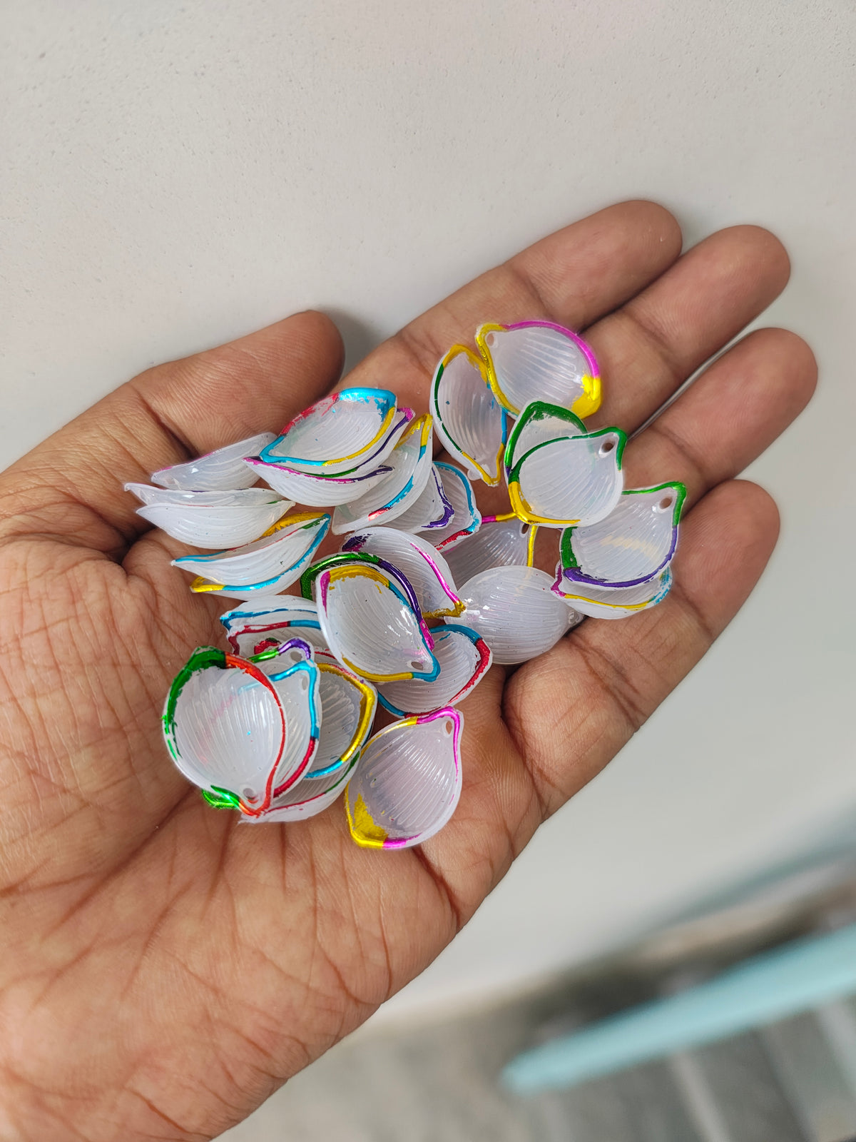 Acrylic white patels with colour border (AB2063)