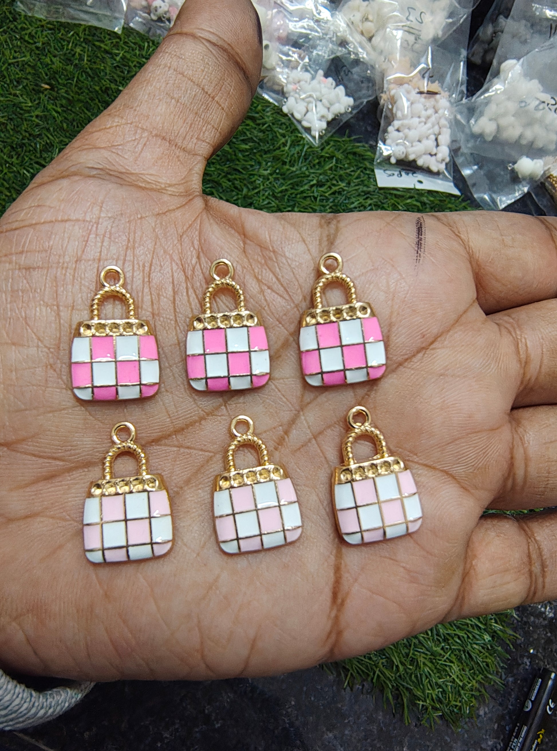 Bag enamal charm