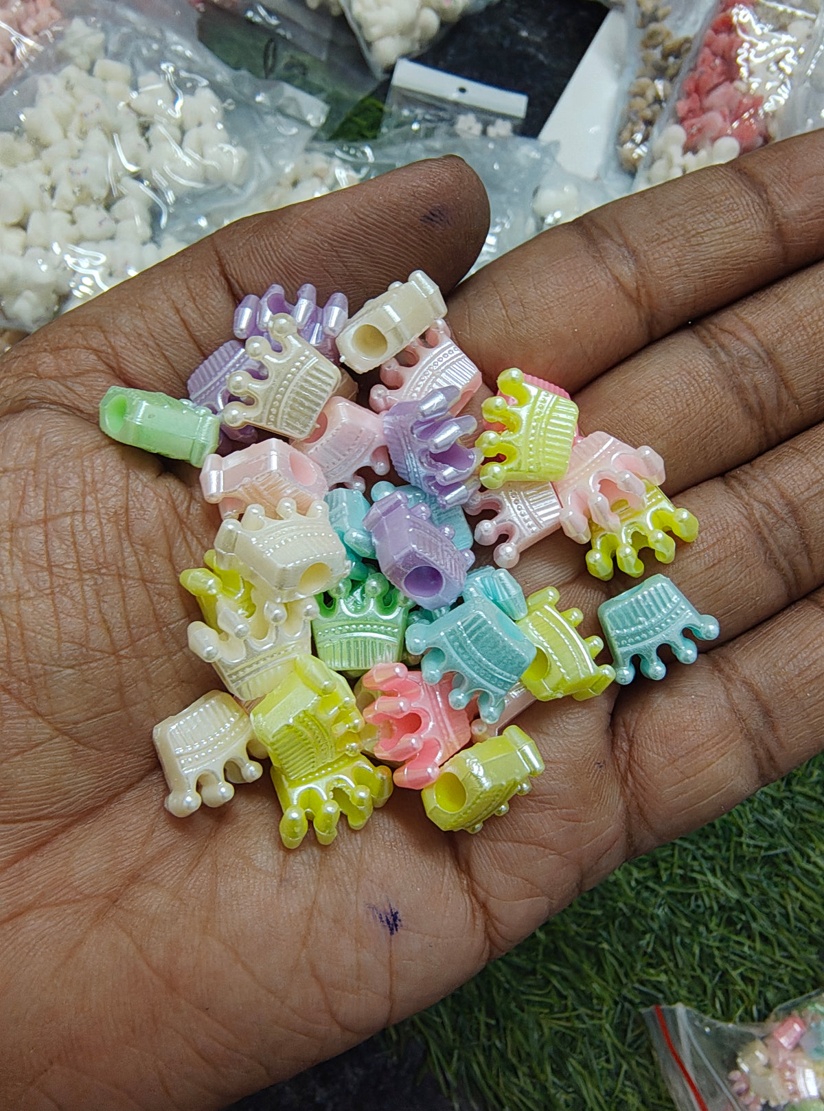 Shiny acrylic pastel crown beads ( PB8030 )