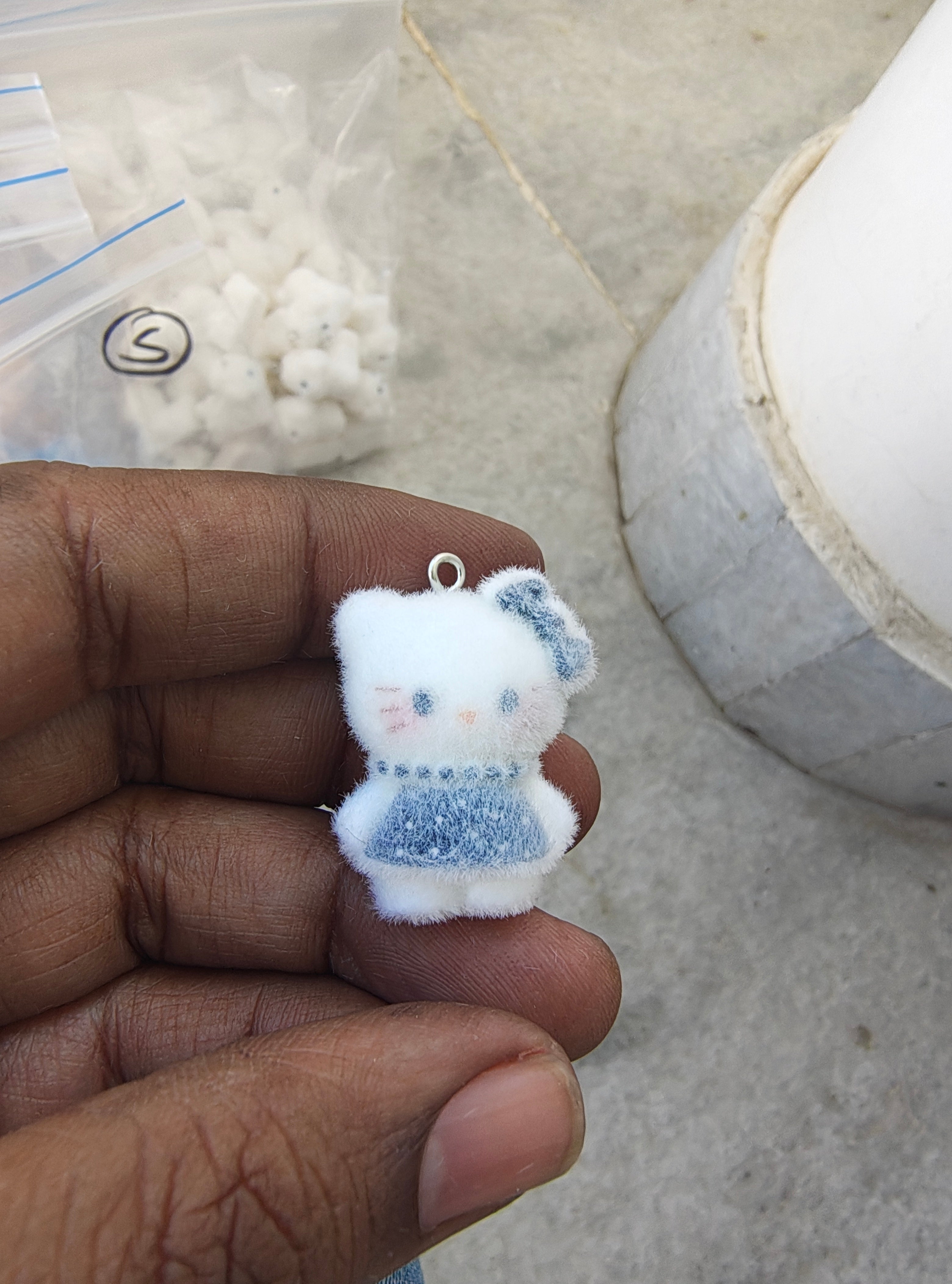 Hello kitty fur charm ( 3DC1017 )