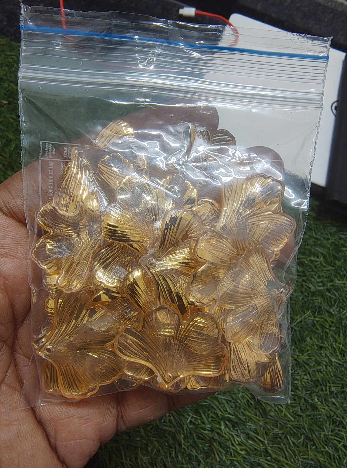 Big acrylic golden shade leaf (AB2075)