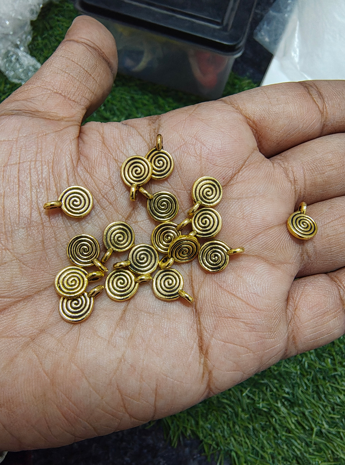 Small golden metal charm 9 design ( MTC7024 )