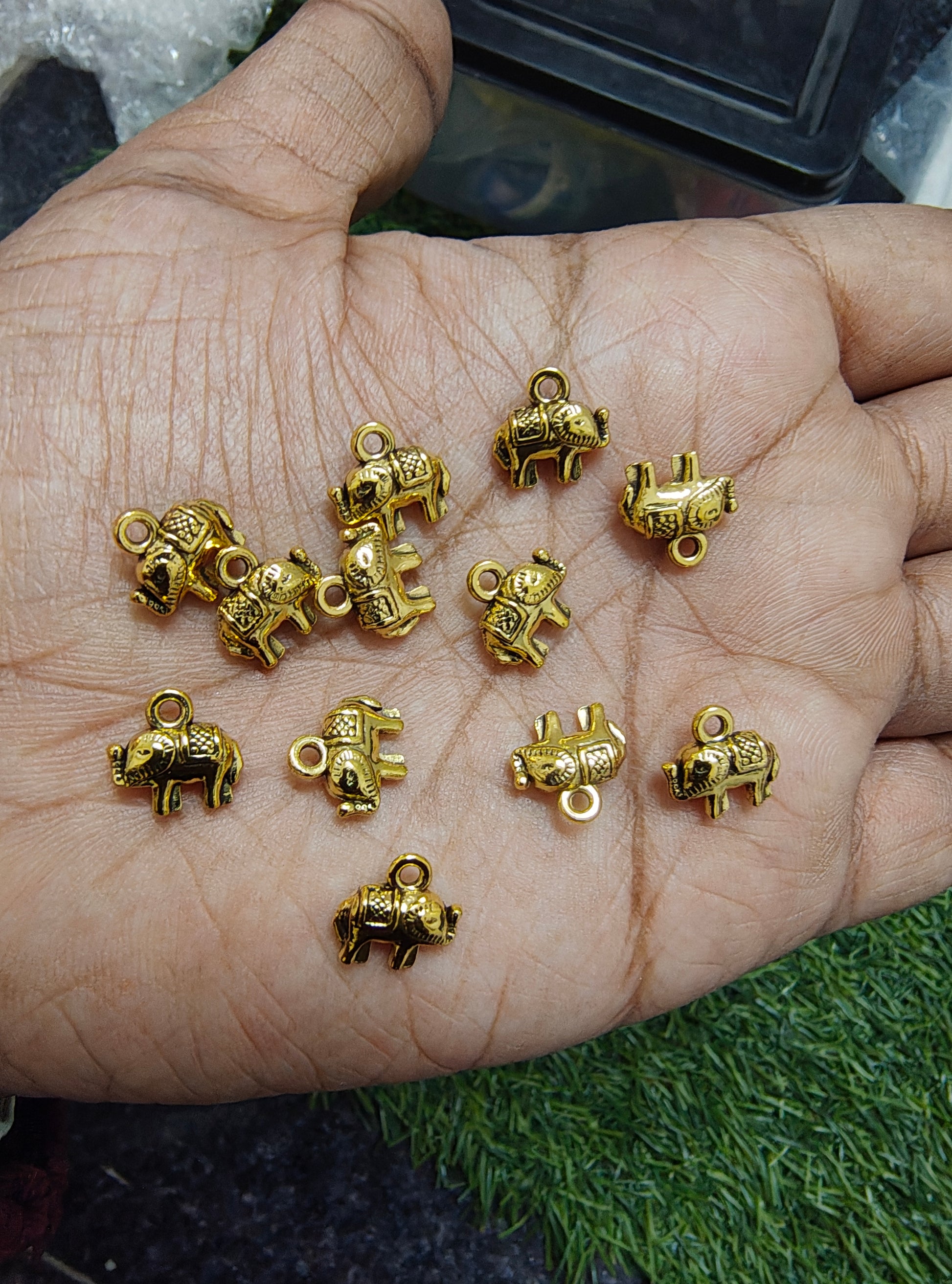 Small golden metal charm 9 design